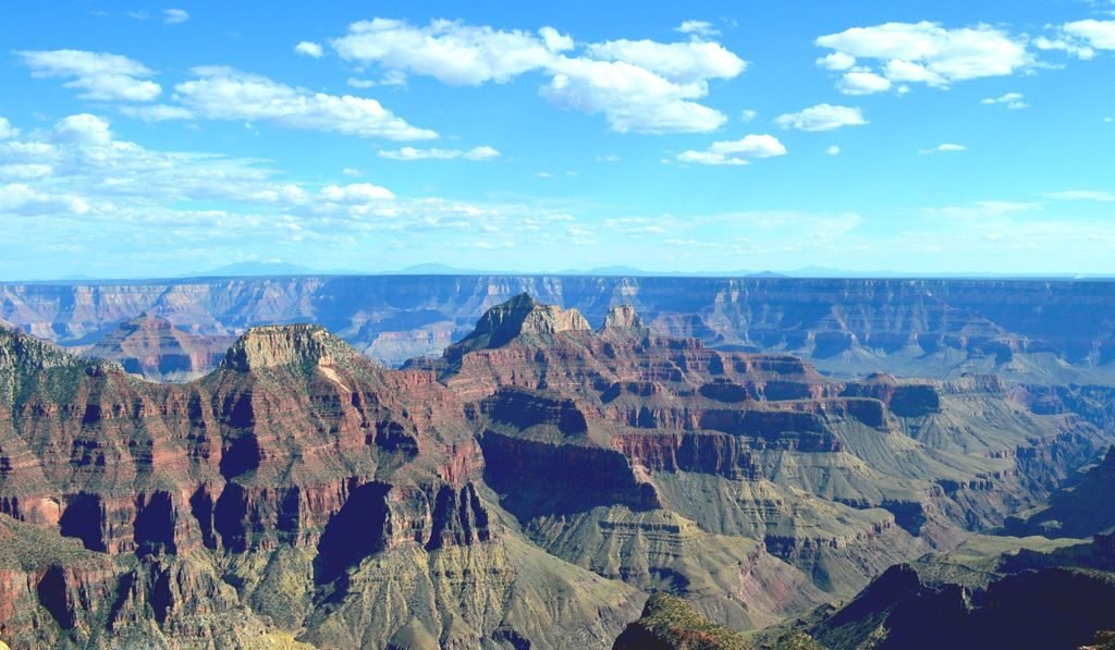 Travel: Hidden Gems & Scenic Views