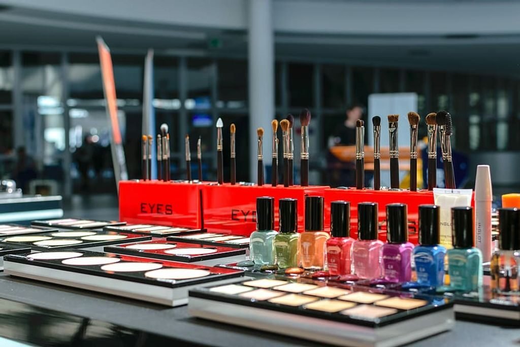 Unveiling the Latest Makeup Box Must-Haves: What’s In Your Kit?