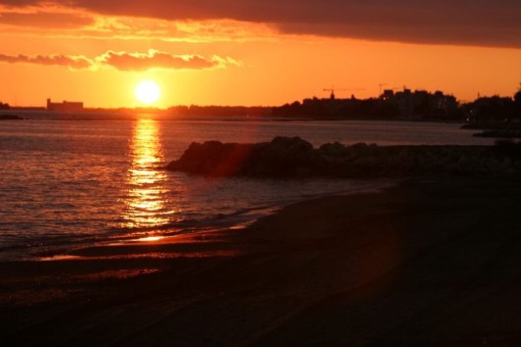 Kindling Romance on the Road: Tips for Maintaining the Spark While Traveling